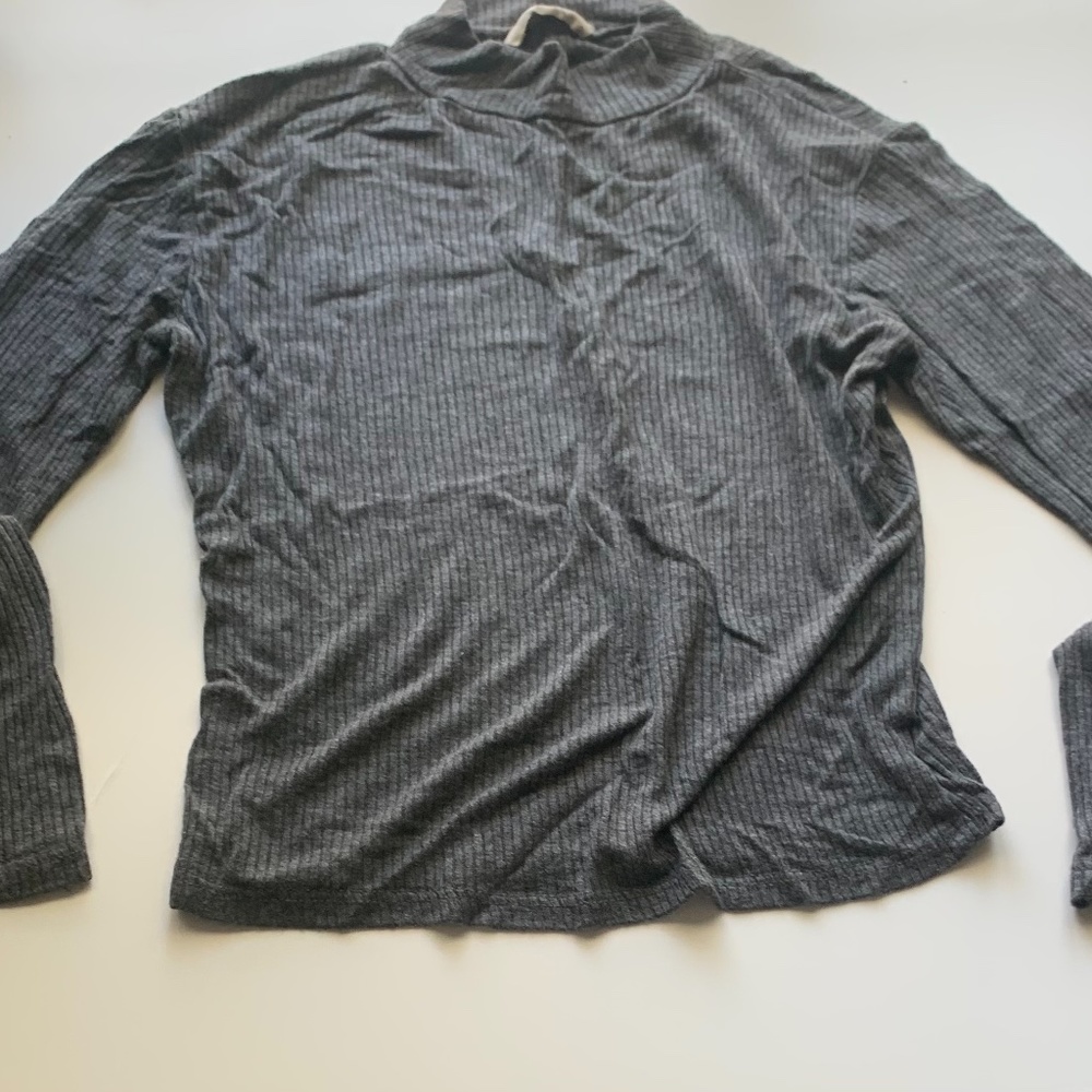 Gray long sleeve turtleneck size extra small